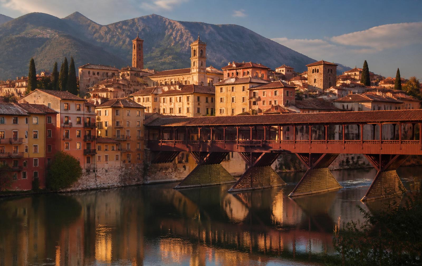 Ponte Vecchio di Bassano del Grappa al tramonto
